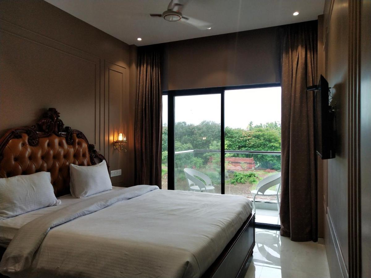 Paramount Riverfront Resort & Spa, Karjat Buitenkant foto