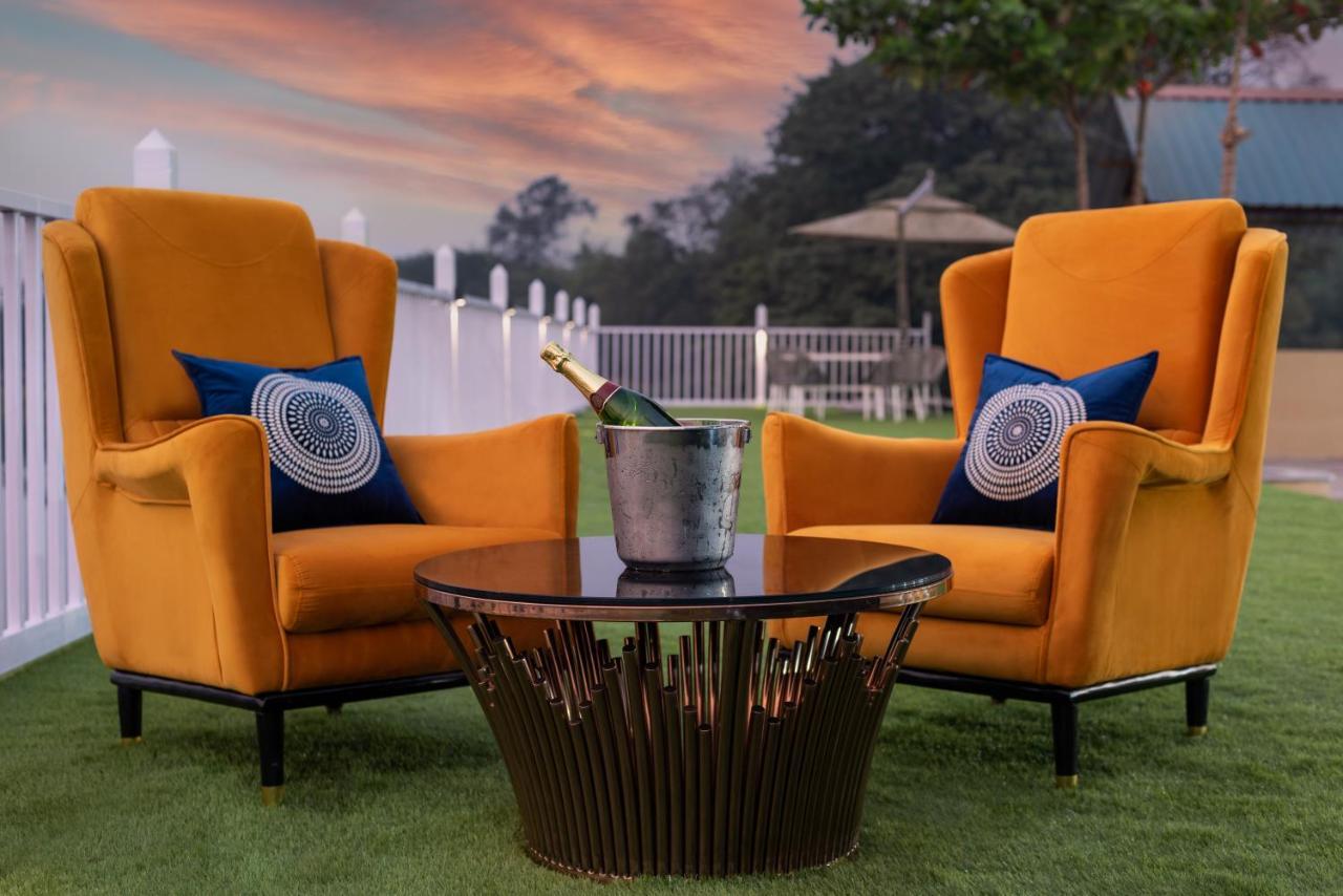 Paramount Riverfront Resort & Spa, Karjat Buitenkant foto