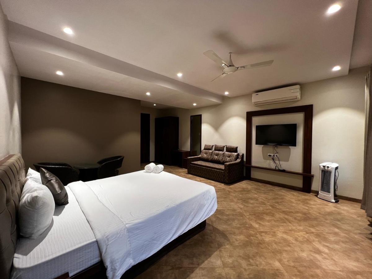 Paramount Riverfront Resort & Spa, Karjat Buitenkant foto
