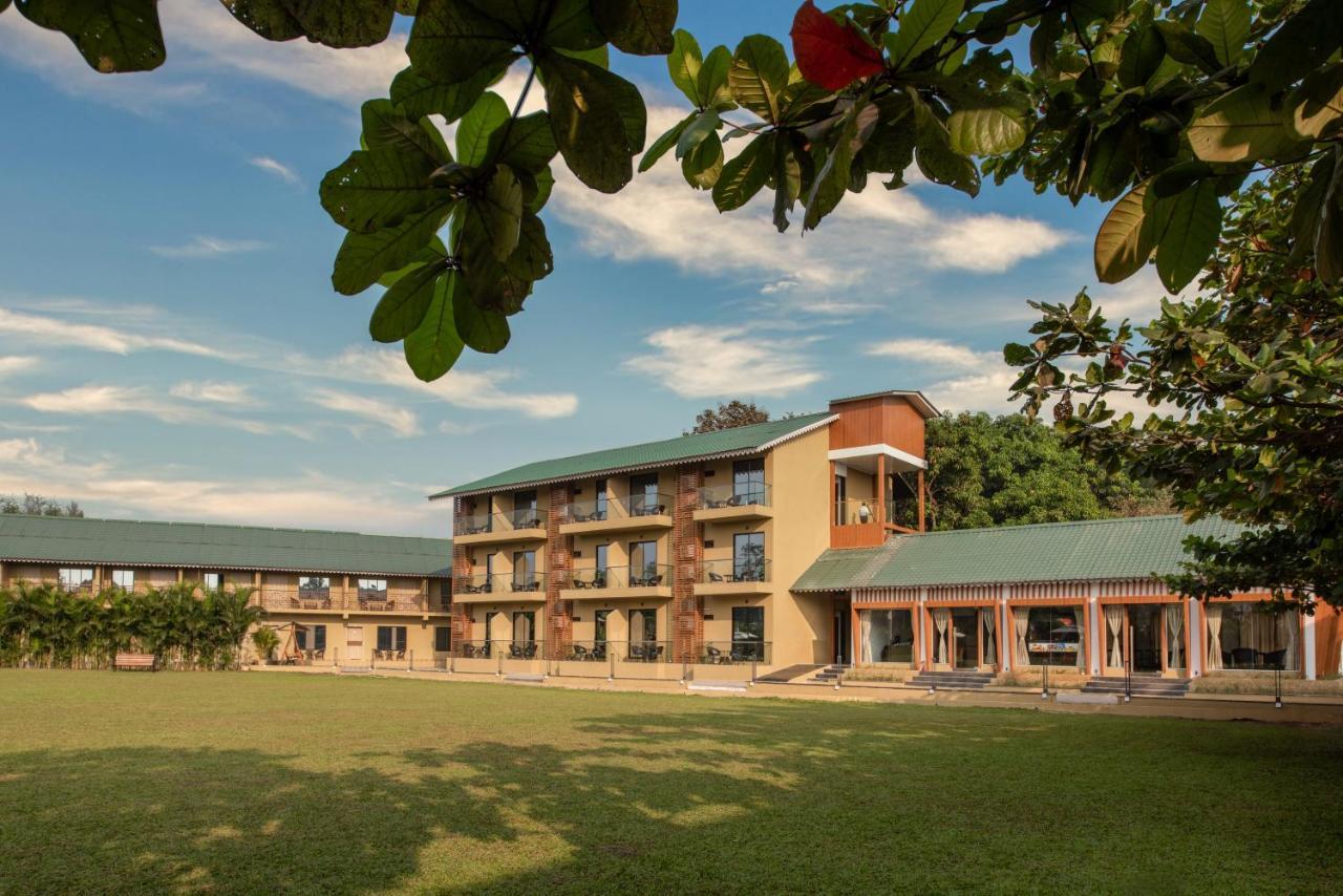 Paramount Riverfront Resort & Spa, Karjat Buitenkant foto