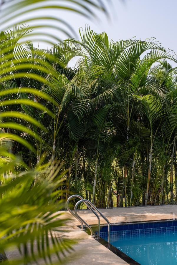 Paramount Riverfront Resort & Spa, Karjat Buitenkant foto
