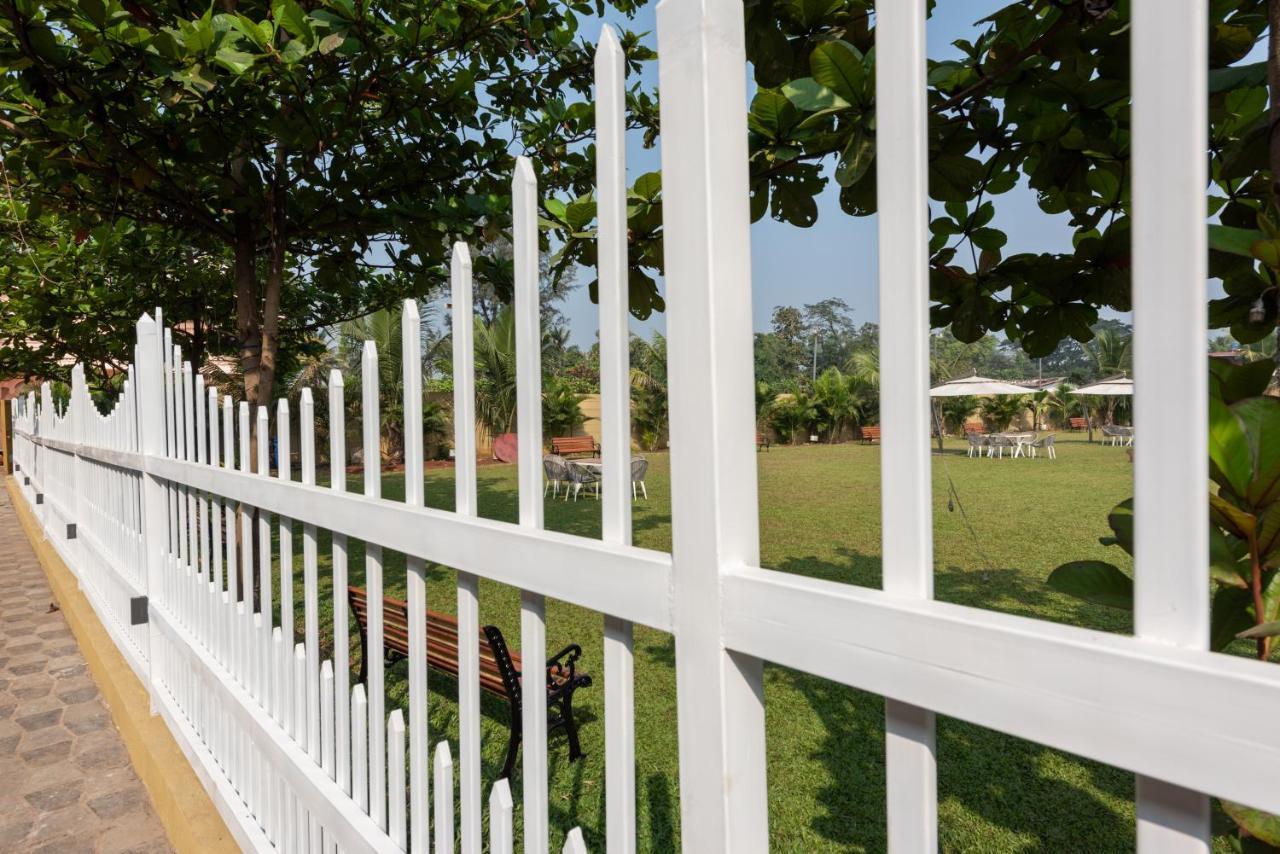 Paramount Riverfront Resort & Spa, Karjat Buitenkant foto