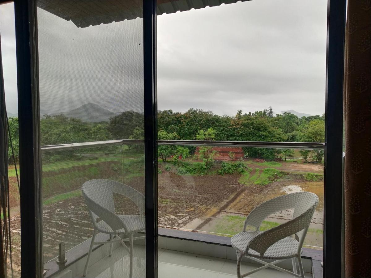 Paramount Riverfront Resort & Spa, Karjat Buitenkant foto