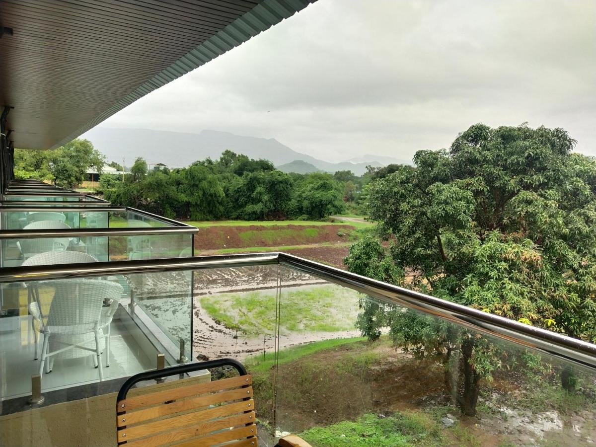Paramount Riverfront Resort & Spa, Karjat Buitenkant foto