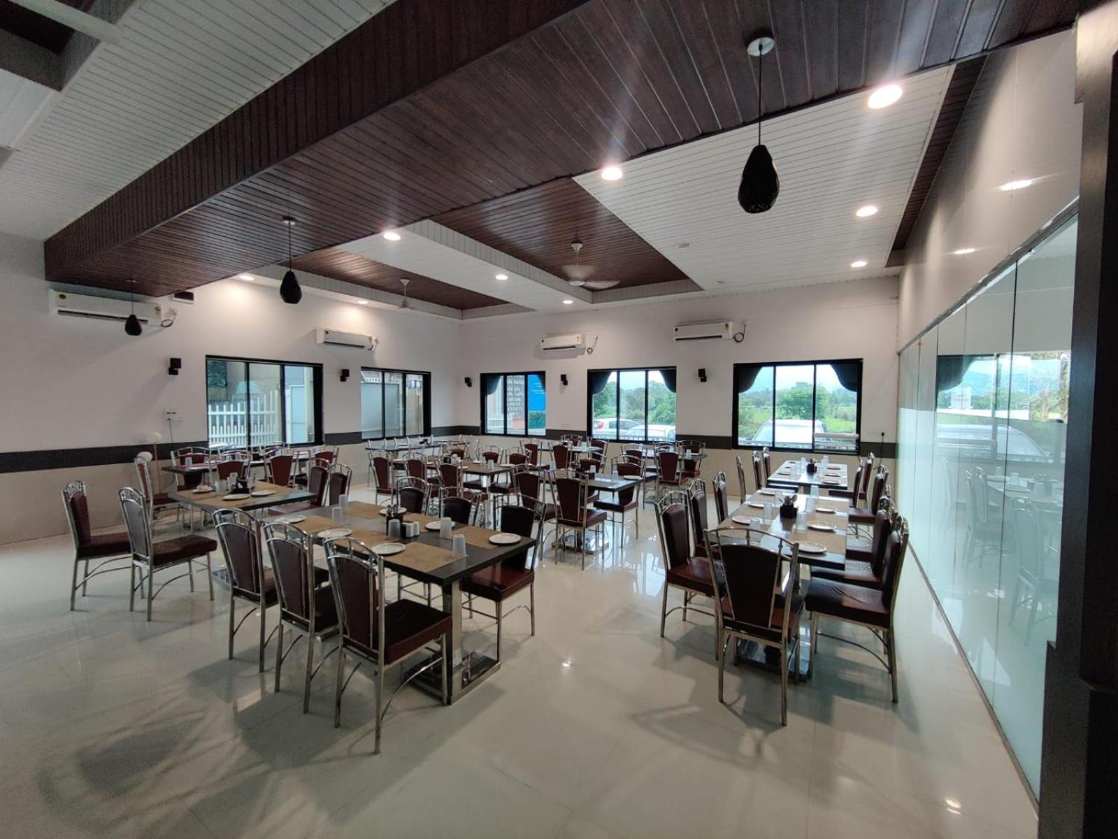 Paramount Riverfront Resort & Spa, Karjat Buitenkant foto